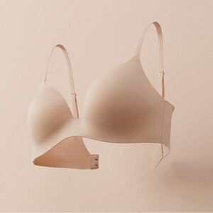 Uniqlo wireless bra 3D hold